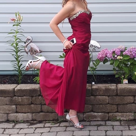 Beautiful Prom Dress - Picture 1 of 4